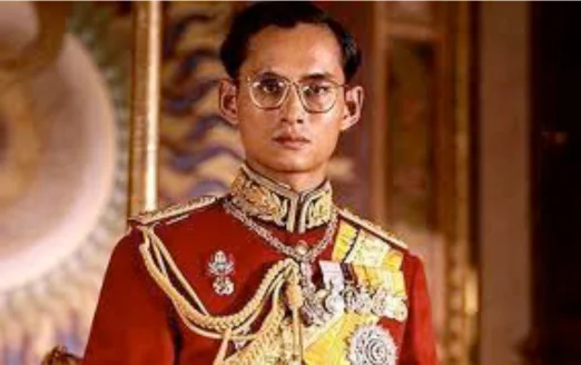 Его Величество король Пхумипон Адульядет